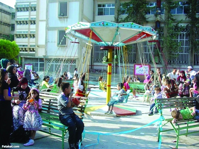 "مظاهر السعادة احتفالاً بالعيدأرشيفية"