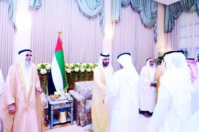 "سموه خلال تقبل تهاني المواطنين"