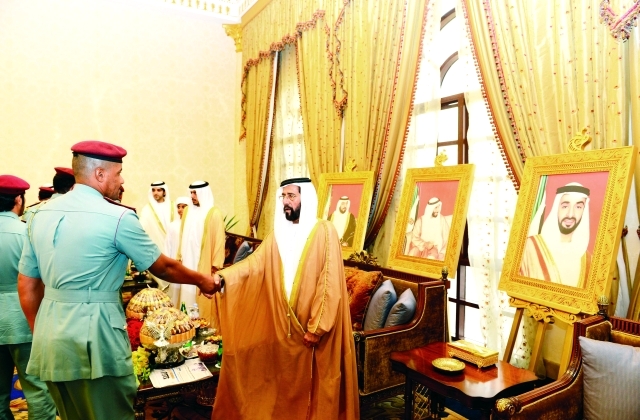"وسموه يتقبل تهاني المواطنين بحضور سلطان وهزاع بن طحنون"