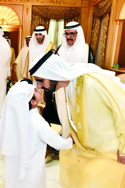 "..وسموه يتقبل التهاني من أحد أشبال الوطن بحضور حمدان بن محمد وحمدان بن راشد"