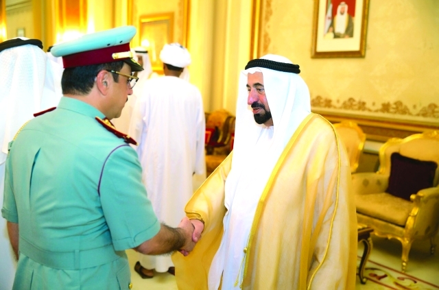 "سلطان القاسمي يتقبل تهاني الهديدي وضباط الشرطة"