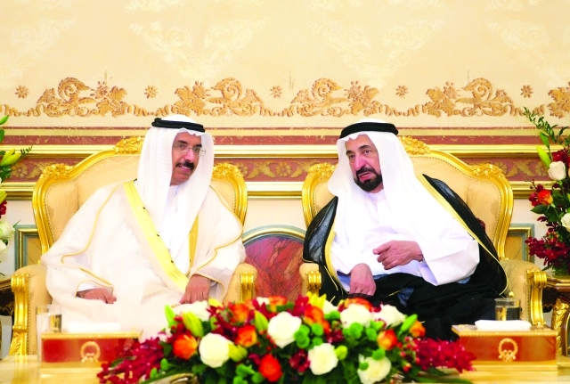 "حاكم الشارقة خلال استقباله محمد المر"