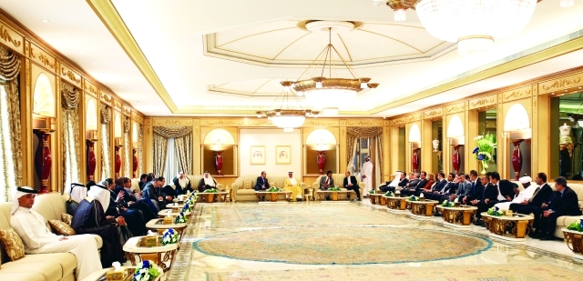 "حمدان بن راشد يتقبل تهاني قناصل الدول الشقيقة والصديقة بمناسبة عيد الفطر\t \t\t\t\t\t\t\t                \t\t                 تصوير- زافير ويلسون"