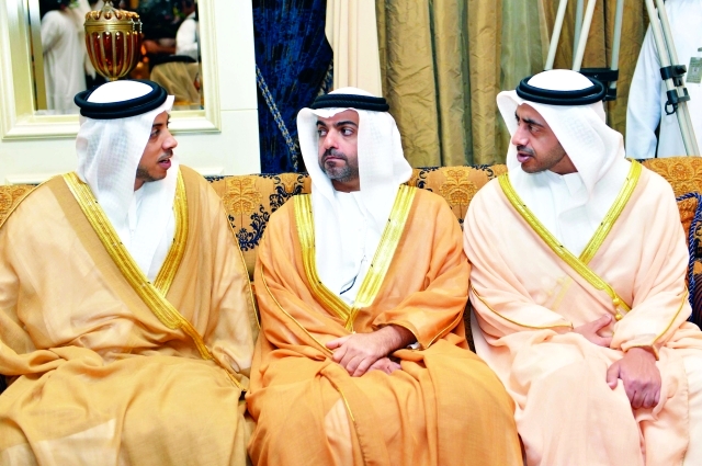 "حامد ومنصور وعبد الله بن زايد خلال الاستقبال"