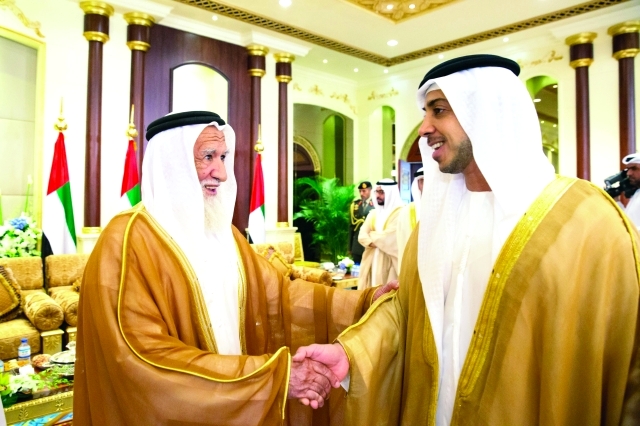 "منصور بن زايد يتلقى تهاني حامد الشامسي"
