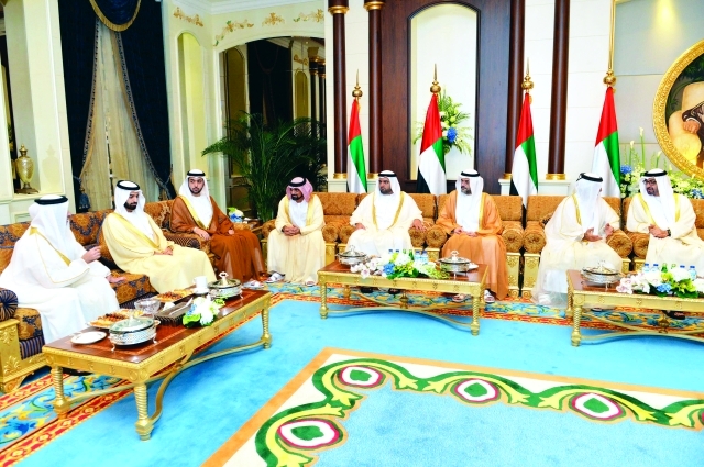 "محمد بن زايد وأولياء العهود خلال الاستقبال"