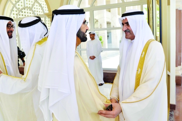 "محمد بن راشد مستقبلاً حمد الشرقي بحضور محمد بن زايد"