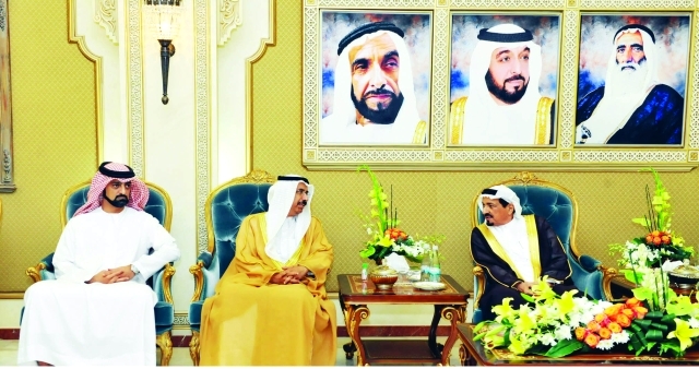 "حميد النعيمي وعمار بن حميد يتلقيان التهاني من محمد المر وام"