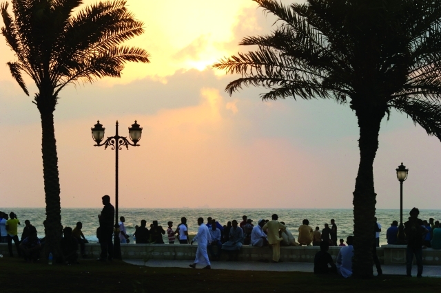 "الجلوس على الشاطئ حتى وقت الغروب\t\t البيان"