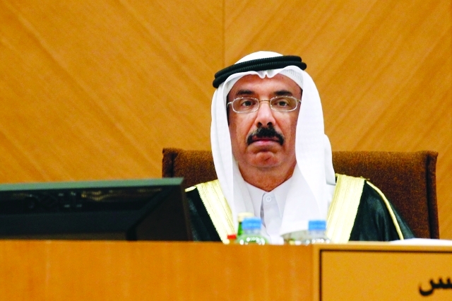"محمد المر خلال ترؤسه احدى الجلسات"