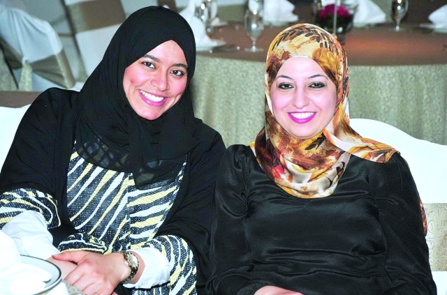 "رهام إسماعيل مع بدرية الملوحي"