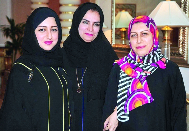 "ليلى الملا وعايشة المري وعايشة أهلي"