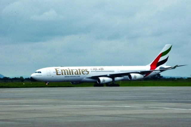 "طائرة الإيرباص A340-300 تهبط في مطار أبوجا مدشنة خدمة طيران الإمارات الجديدة إلى العاصمة النيجيريةالبيان"