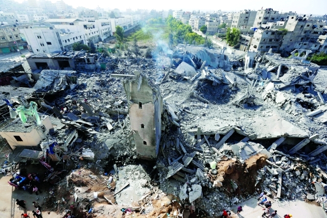 "أطلال مسجد الإمام الشافعي في غزة الذي حوّله قصف الاحتلال أثراً بعد عينأ.ب"