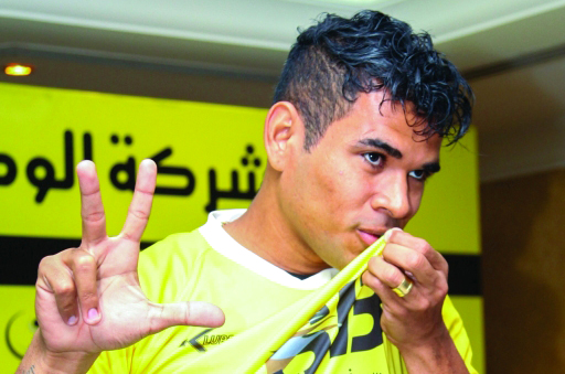 "أديرسون يقبل قميصه الجديد ويعد جماهير الوصل بالأهداف البيان"