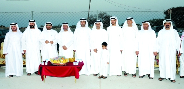 "العريس محمد الطنيجي ووالده سالم الطنيجي وسعيد الجابري وسعيد الطنيجي وصالح القايض وسعيد عبيد وسيف الطنيجي وخليفة الطنيجي"