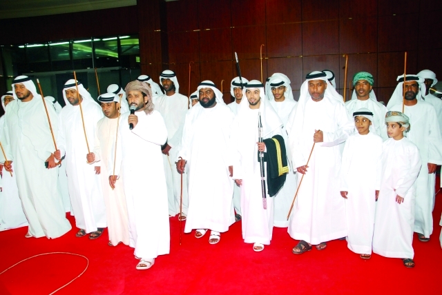 "العريس عيسى المسكري يشارك في الفقرات التراثية بالحفل"