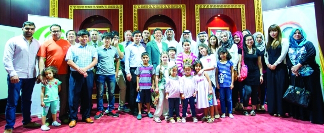 "أعضاء الجمعية يخلدون ذكرى الاحتفال"
