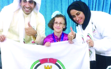 "الوفد الإماراتي مع الطفلة زهر"