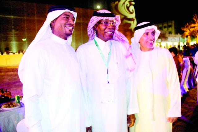"أحمد عيد يتوسط محسن مصبح وعبد الرحمن محمد\t البيان"