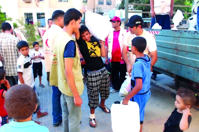 "خلال توزيع المساعداتوام"