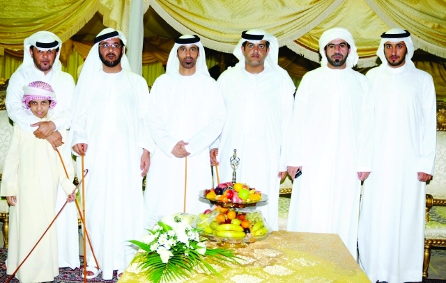 "العريس وشقيقه محمد وعدد من الأهل والأصدقاء"