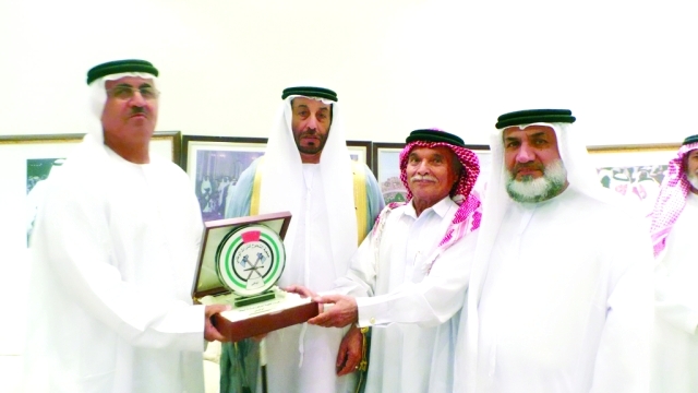 "تكريم الخاجة"