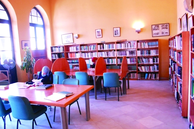 "تنوع للكتب في مختلف المجالات"