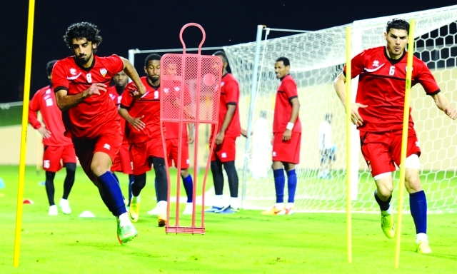 "تدريبات قوية للمنتخب في معسكره الخارجي\t البيان"
