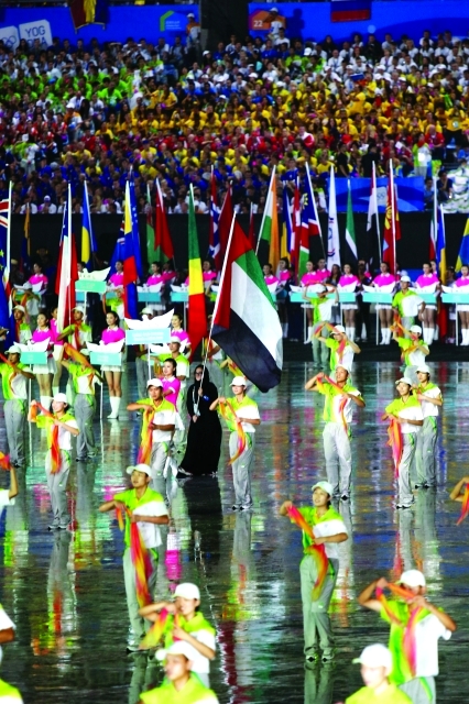 "علم الإمارات في حفل الافتتاح"