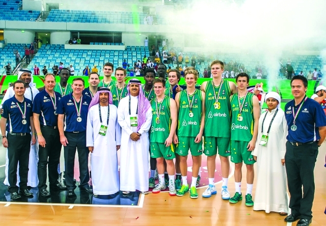 "القرقاوي والأنصاري يتوسطان منتخب أستراليا وصيف البطولة"