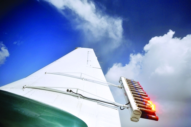 "خلال عمليات حرق الشعلات وإطلاق مواد التلقيح\t البيان"