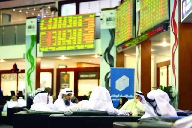 "تداولات جيدة للأسهم المحلية \t     تصوير: محمد الزرعوني"