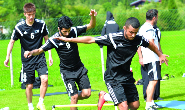 "جانب من تدريبات بني ياس في المعسكر الخارجيالبيان"