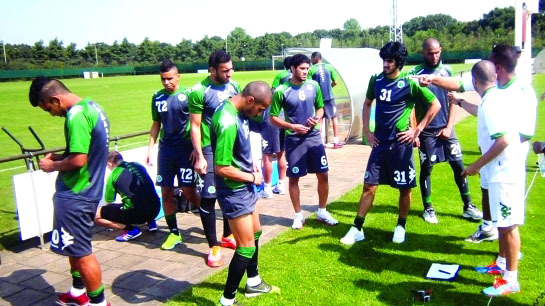 "جانب من تدريبات الشباب في معسكر هولنداالبيان"