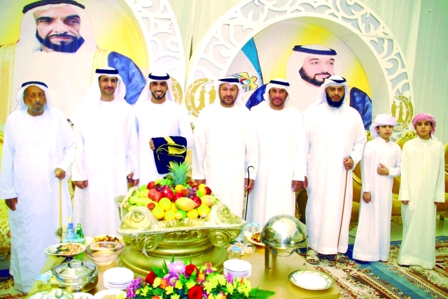"الدكتور مطر الكعبي والعريس عبدالله الظاهري وعدد من الحضور"
