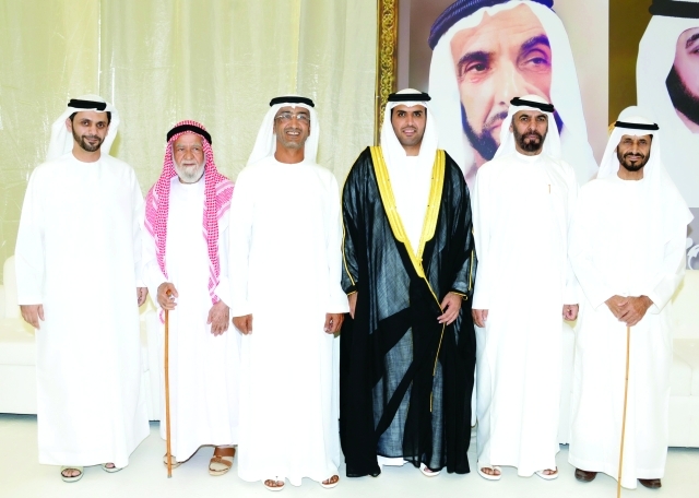 "نايل الشامسي ومبارك الهاجري ومبارك الظاهري والعريس"