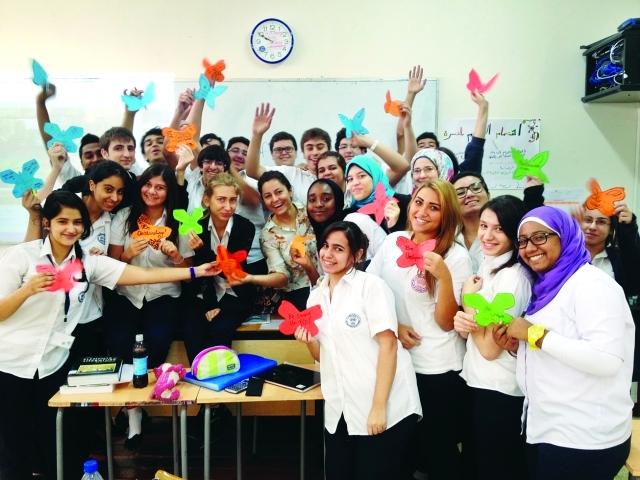 "رندة مع المتدربين من المصدر"