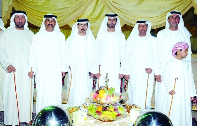"راشد بن سالمين النعيمي ومحمد عبدالله بن غرير والعريس حمد وعدد من الحضور"