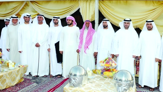 "عبد الله علي وسالم بن هويدن ومحمد وسلطان بن غرير وعدد من كبار الحضور"