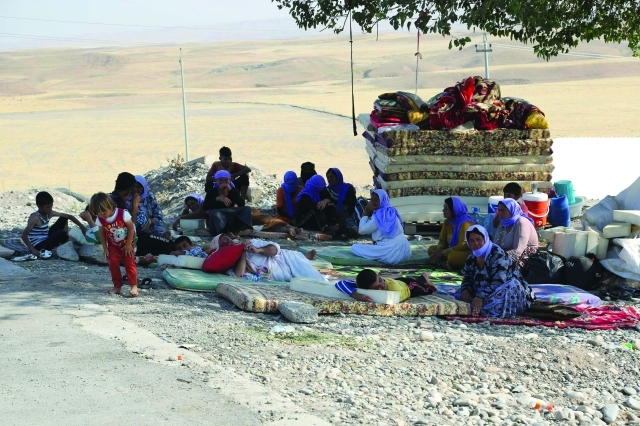 "نازحون عراقيون من الطائفة الإيزيدية يستقرون عند جبال قنديل قرب الحدود التركية خارج زاخو أ.ب"
