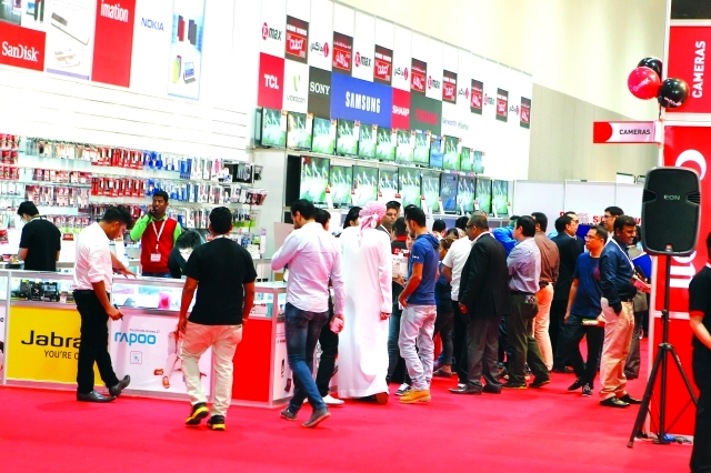 "اقبال كبير من المتسوقين على الشراء خلال العطلاتالبيان"