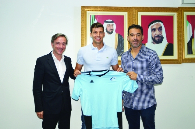 "بيتراش مع جارسيا خلال انضمام ديلبيرت البيان"