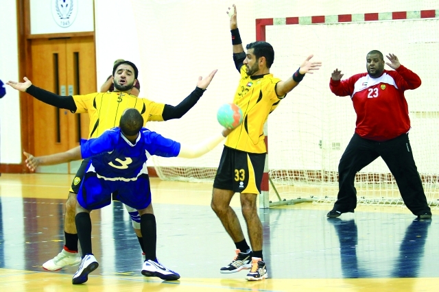 "سعيد الحوت في واحدة من مواجهات أقوياء اليد \tالبيان"