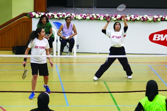 "جانب من أول بطولة لزوجي الريشة الطائرة في الدولة البيان"