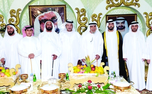 "سعيد بن طحنون والعريس والحضور"