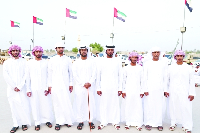 "أحمد بالقوبع وعلي الجمري وسلطان بالقوبع والعريس ومطر بالقوبع وحميد ومسفر ومحمد بالقوبع المنصوري تصوير: عبد الحنّان مصطفى"