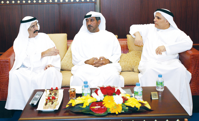 "أحمد بن سعيد يتوسط مطر الطاير والنابودة"