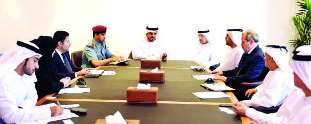 "ممثلو «إينوك» واقتصادية دبي والبلدية والدفاع المدني وهيئة المواصفات و«إمارات» خلال الاجتماع \t من المصدر"