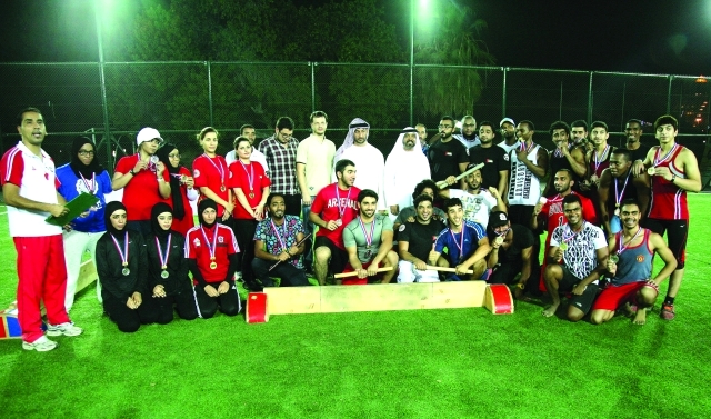 "الفائزون والجهازان الفني والإداري للمنتخب تصوير :محمود الخطيب"